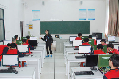 四川省峨眉山市职业技术学校 深耕计算机软硬件及网络技术开发，培育数字时代技能英才